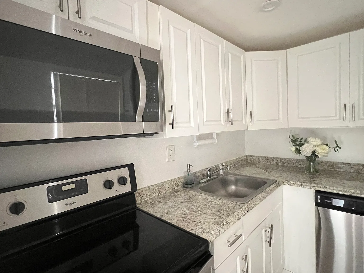 2 bed, 1100 sqft, $2,350 — Photo 2