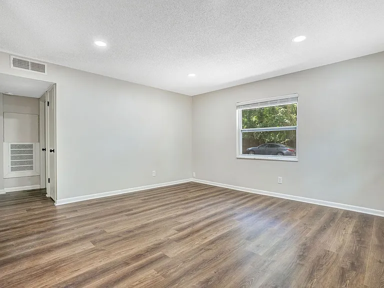 526 S Eola Dr — Photo 17