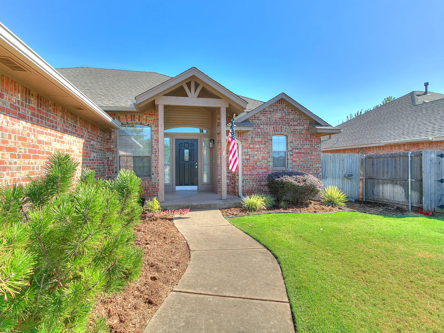 3 bed, 1770 sqft, $2,050 — Photo 2
