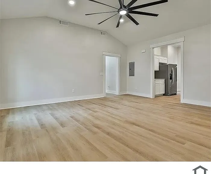 8 Long St — Photo 6