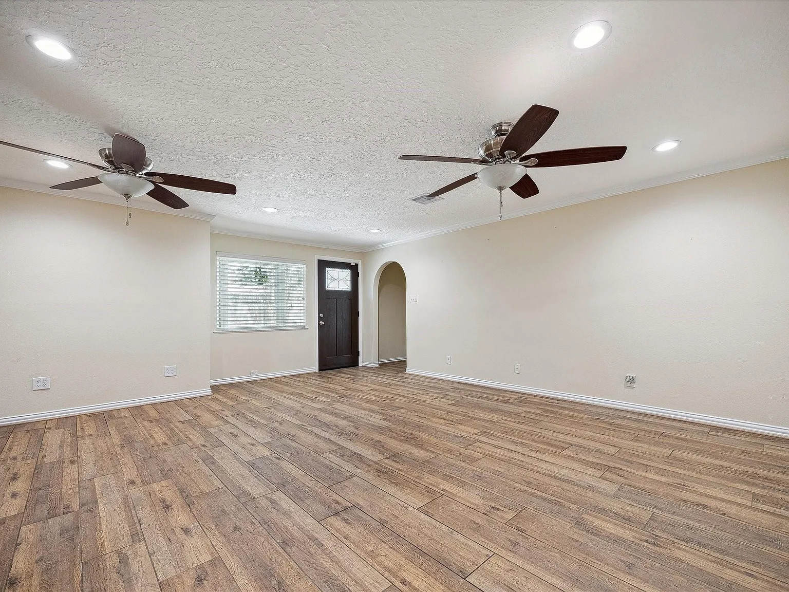 3 bed, 2.5 bath, 2000 sqft, $3,600 — Photo 2
