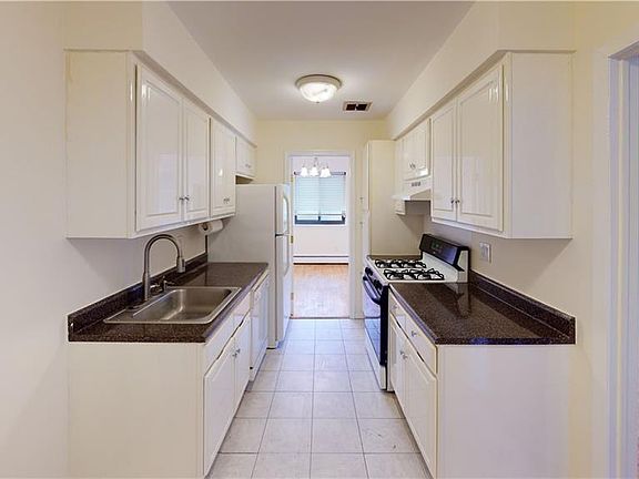 3rd image of 10 Charles Ln APT 2C