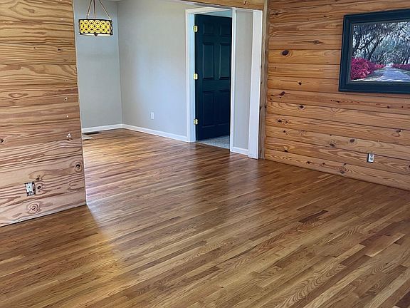 Living Room/Den