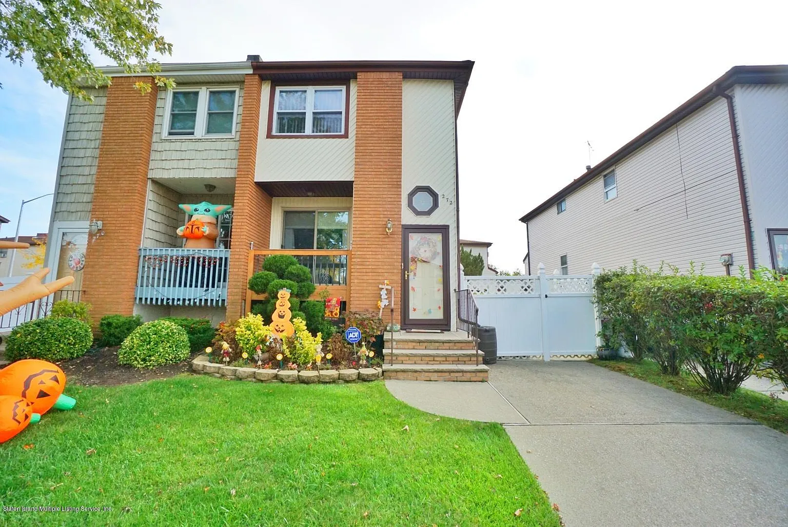 272 Leverett Ave photo 1