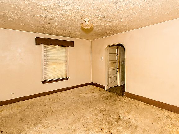 3rd image of 1141 Donation Ave