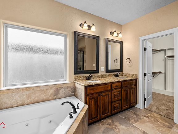5th image of 105 Fredricksburg Cir