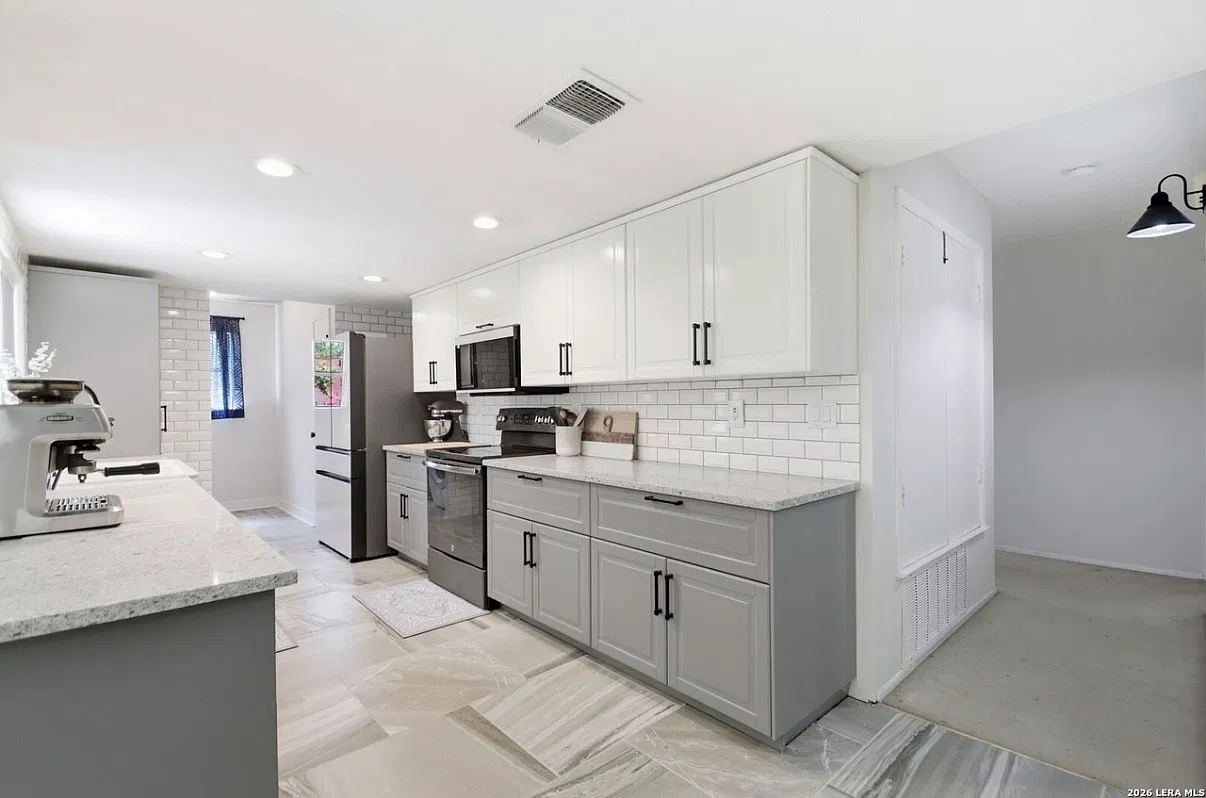 4 bed, 2.5 bath, 2180 sqft, $1,900 — Photo 4