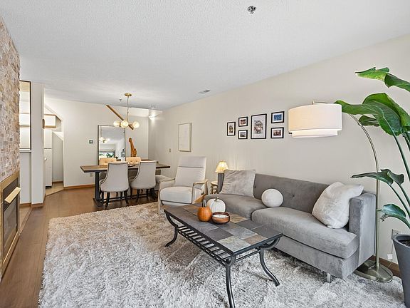 3rd image of 2597 Bedford Ct #27
