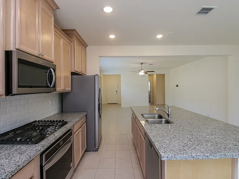 4227 W Coneflower Ln — Photo 8
