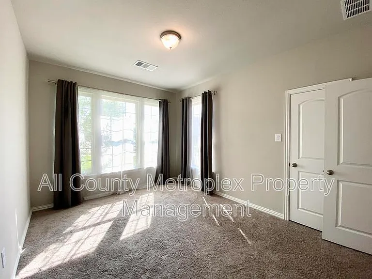 1602 Emerald Brook Ct — Photo 2