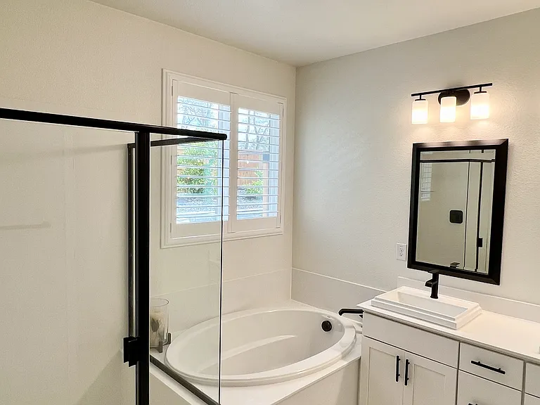 4216 Whitethorn Dr — Photo 15