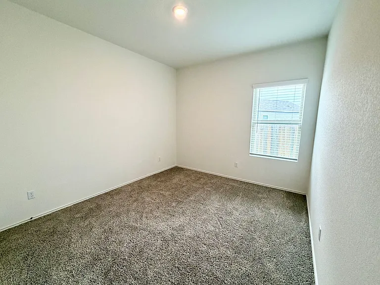 873 Circle Way — Photo 7