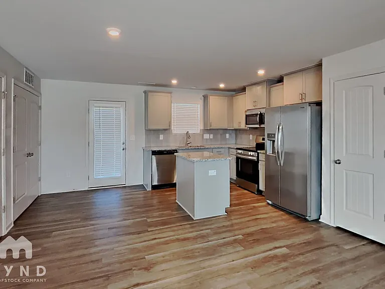 6807 Hardwick Ln — Photo 5