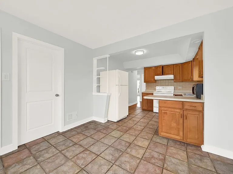 6354 S Austin Ave — Photo 16