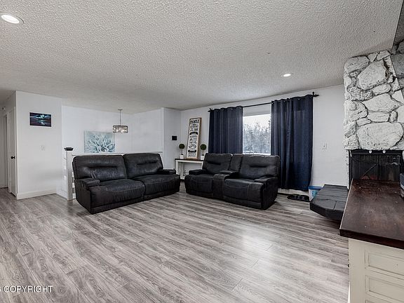 5th image of 19823 Eagle River Rd