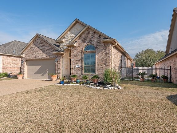 2nd image of 1808 Lakeshore (pvt) Cir