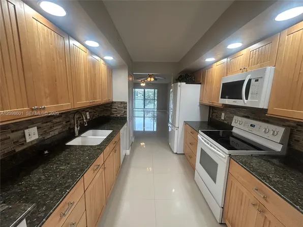 571 SW 141st Ave APT 212N, Pembroke Pines, FL 33027