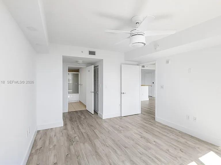 19501 W Country Club Dr #515 — Photo 13