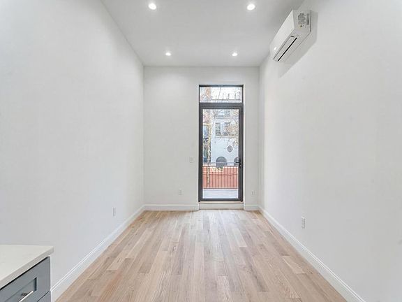 4th image of 231 E 60th St APT 1