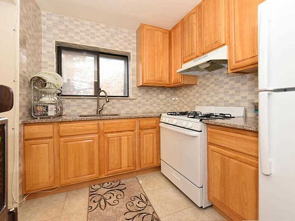 2nd image of 17269A Highland Ave