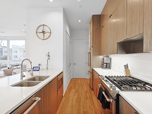 5th image of 2710 Throckmorton St Unit D