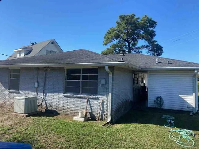 1501 Maplewood Dr — Photo 6