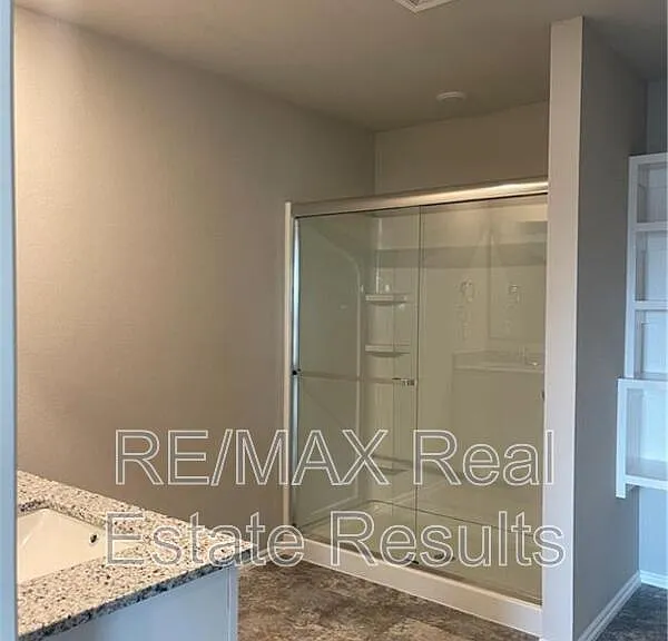 806 Comanche Dr — Photo 11