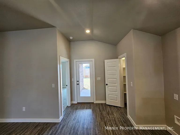2622 Tiffin Ave — Photo 11