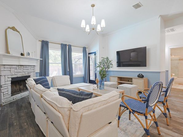2402 Blue Holly Dr