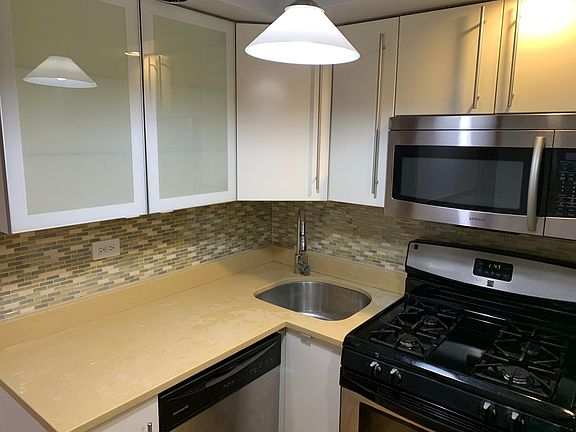 2nd image of 1949 W Grace St #2E