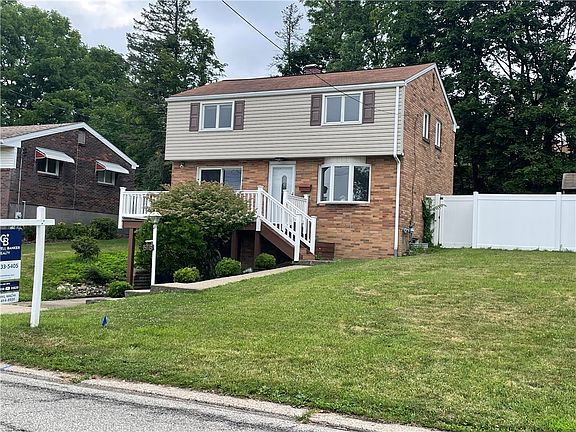 2nd image of 618 Arbor Ln