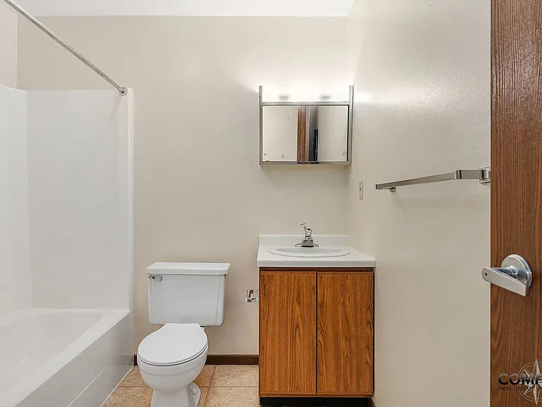 414 Doty St — Photo 11