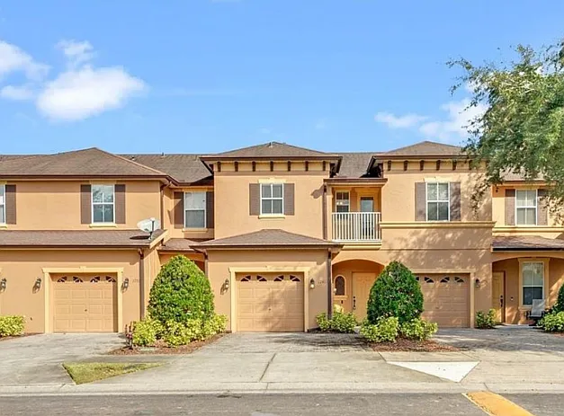 1741 Retreat View Cir
