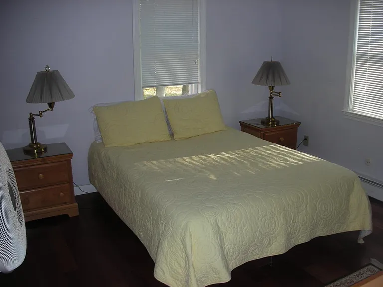 First floor with quenn Bed