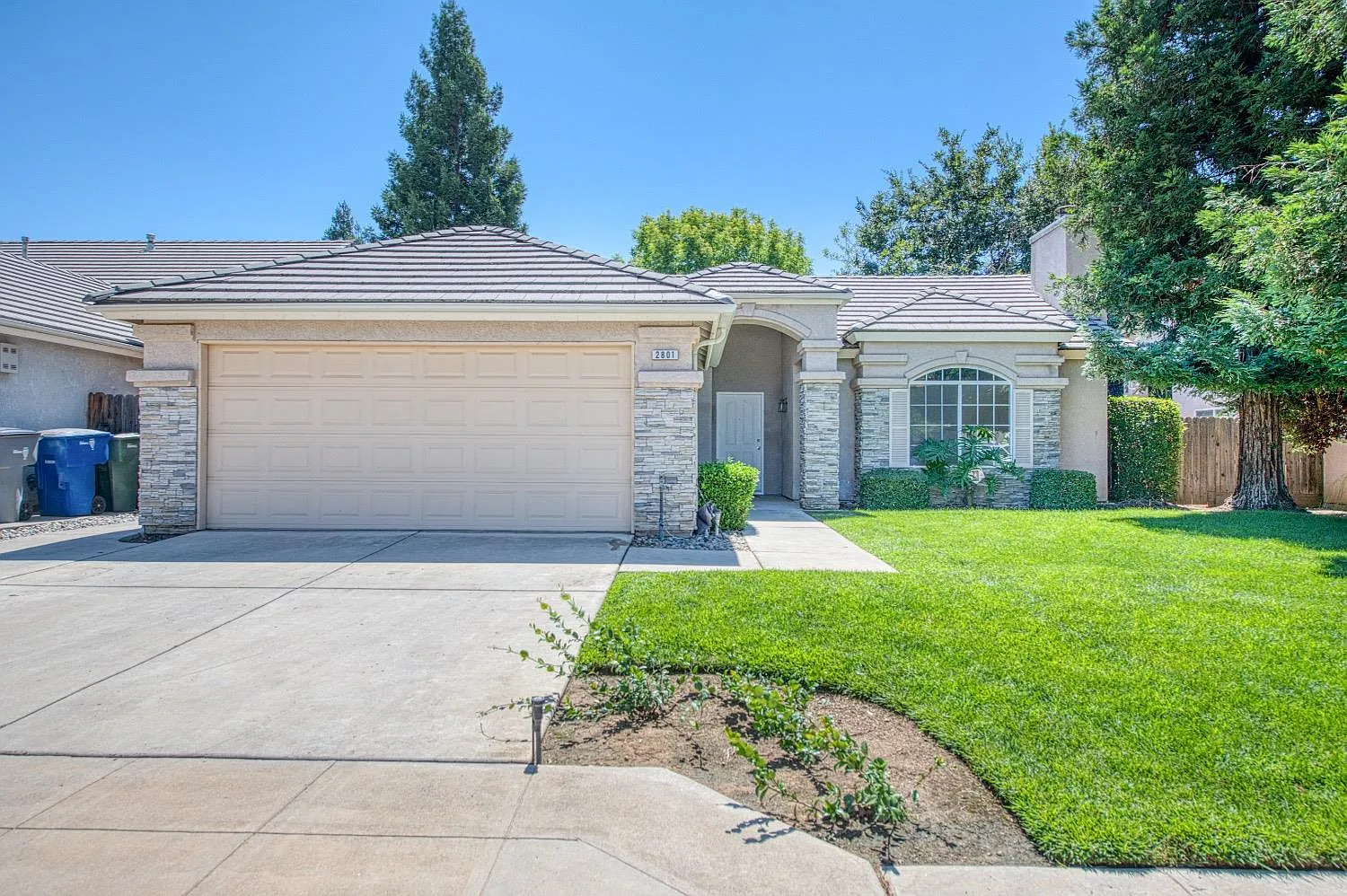 2801 E Ryan Ln photo 1