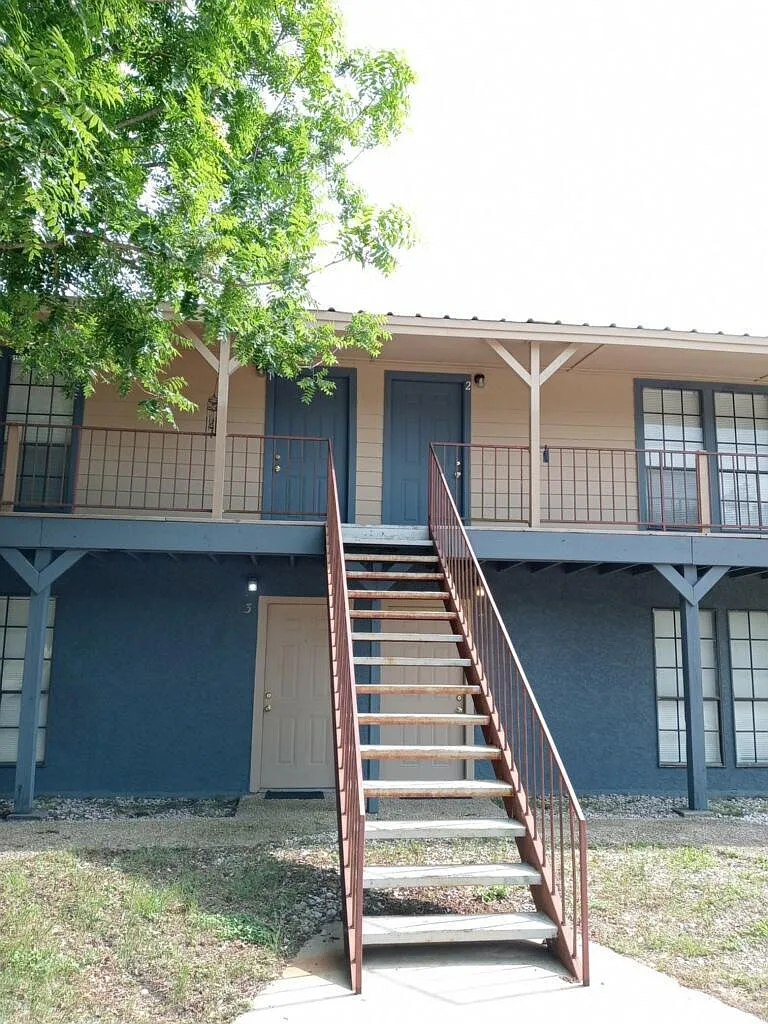 2 bed, 816 sqft, $1,150 — Photo 1