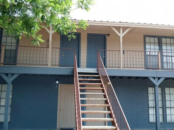 755 Country Club Dr #4, Seguin, TX 78155