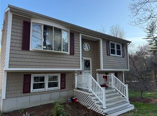 31 Clarke Rd, Coventry, RI 02816