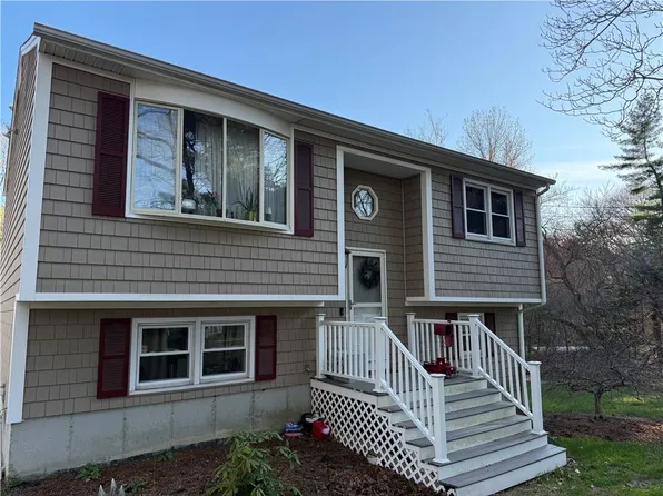 31 Clarke Rd, Coventry, RI 02816