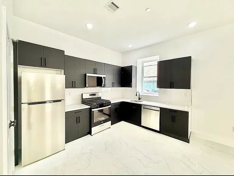 98 Clinton Ave #A-101 — Photo 1