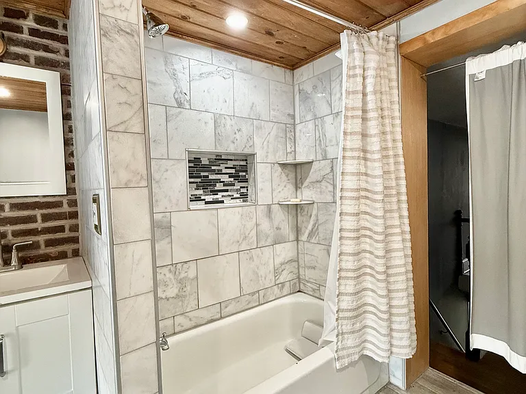 122 2nd St #2 — Photo 17