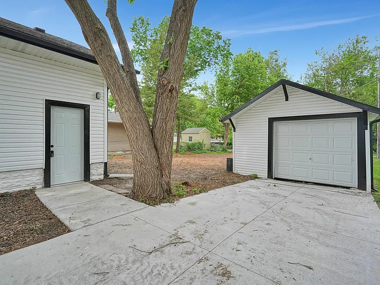 3260 Hitchcock St — Photo 28