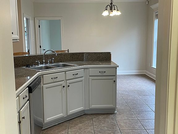 3rd image of 212 Portsmouth Dr