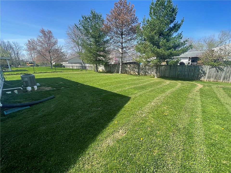 2nd image of 8344 Saxon Ct