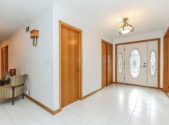 4th image of 24 E Thorndale Ave