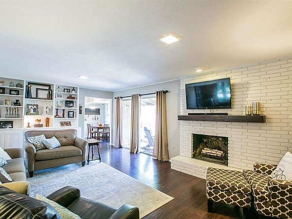 3rd image of 5300 Lake Highlands Dr