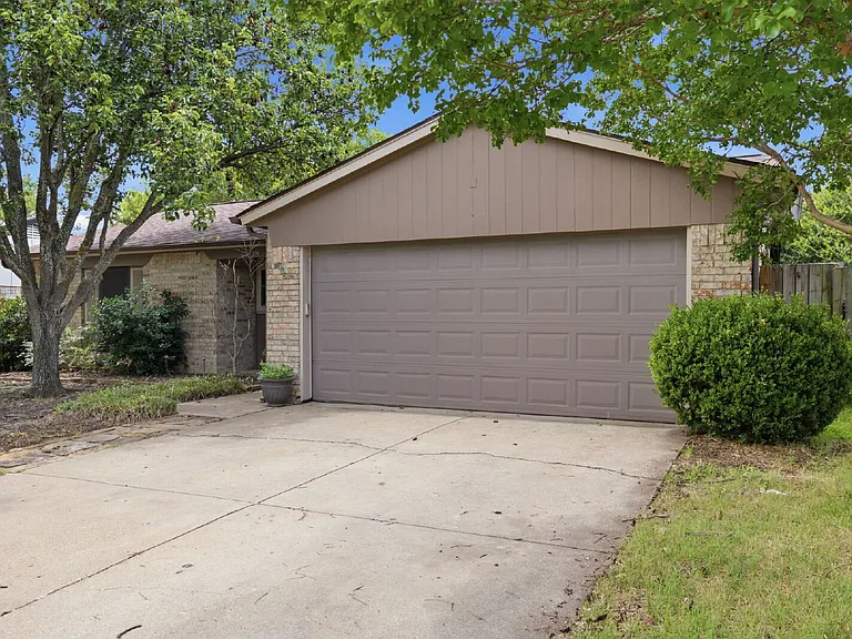 525 Parkview Dr — Photo 3