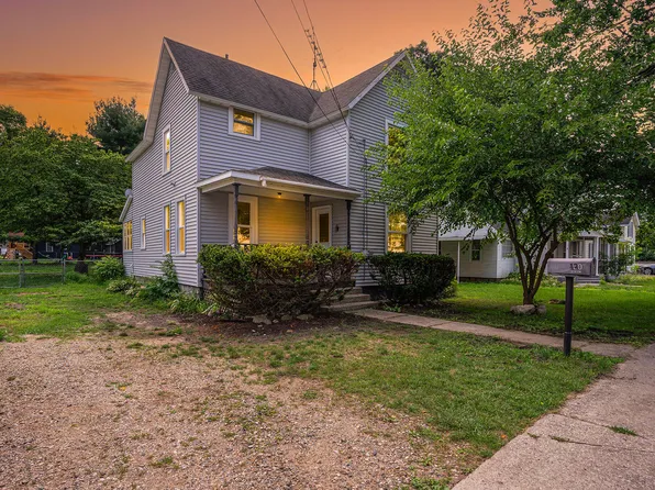 120 Hillsborough St, Hartford, MI 49057