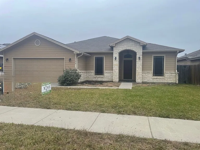 1106 Pinehollow Ln — Photo 1