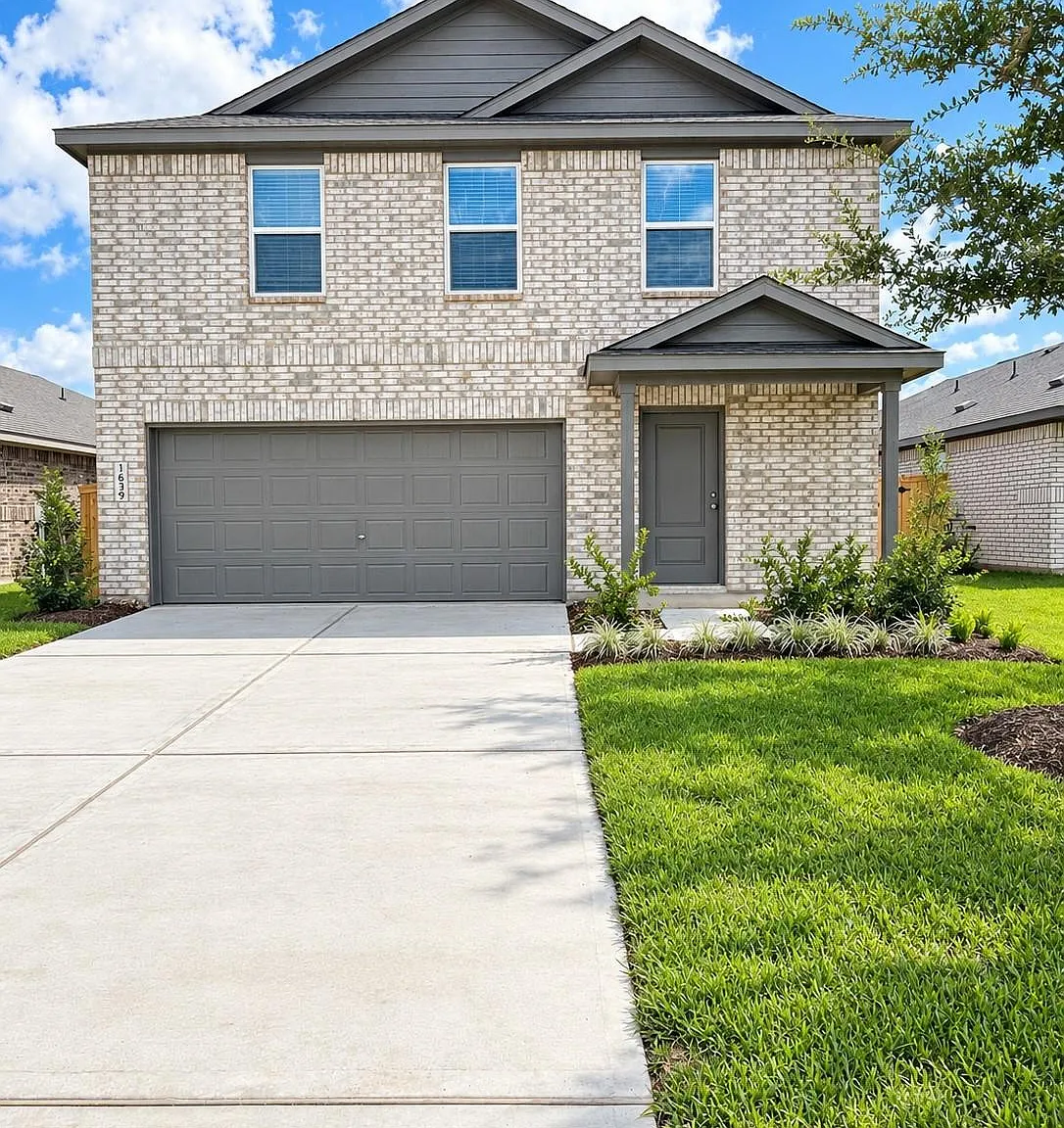 4 bed, 2.5 bath, 2066 sqft, $2,350 — Photo 1